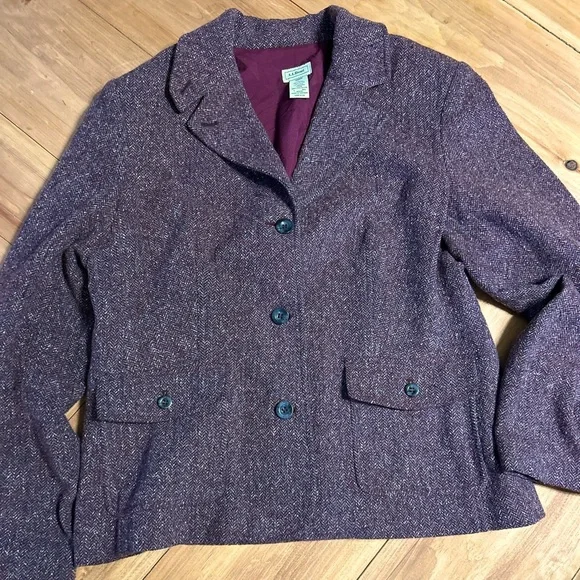 L.L. Bean medium wool nylon silk blazer. In excellent condition. Burgundy color - Picture 1 of 11